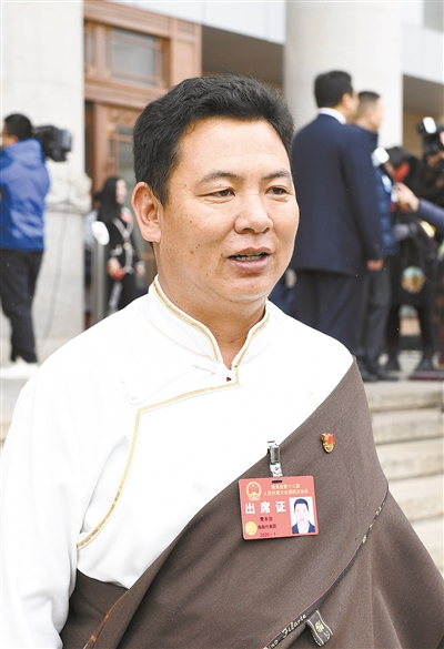 青本加省人大代表、海南藏族自治州贵南县雪域诺央畜牧业专业合作社负责人
