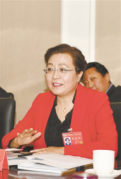 王小梅省政协委员、青海师范大学教授