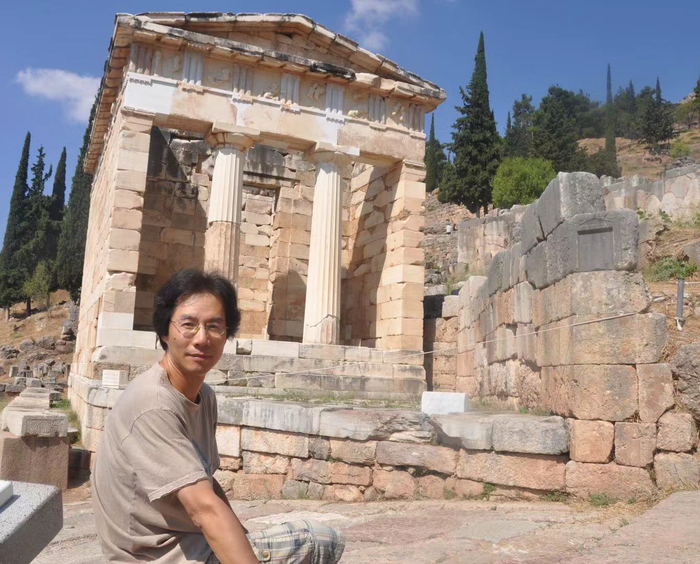 汪涌豪在希腊帕纳索斯德尔斐神庙