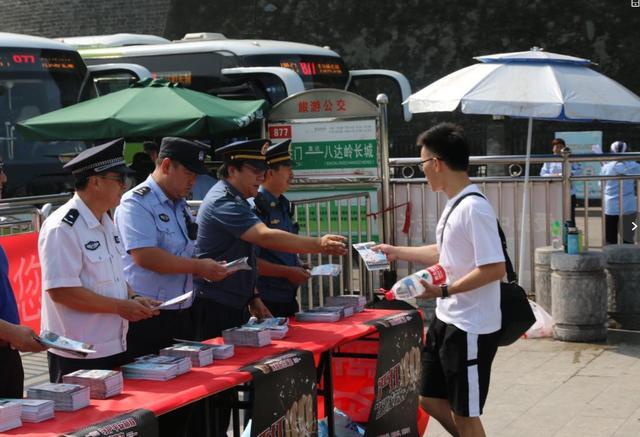 警惕不法字画店与黑车司机、出租车司机勾结设套，诱骗游客