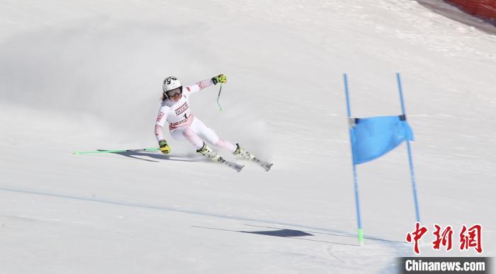 “十四冬”高山滑雪超级大回转比赛中黑龙江女队包揽前三名