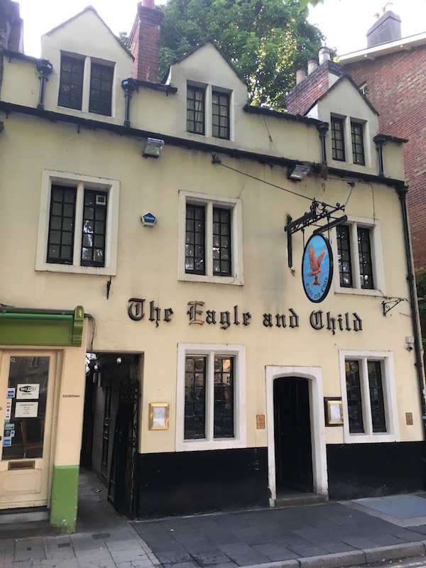 “吉光片羽”社的集会地“鹰与孩子”酒吧，作者摄影