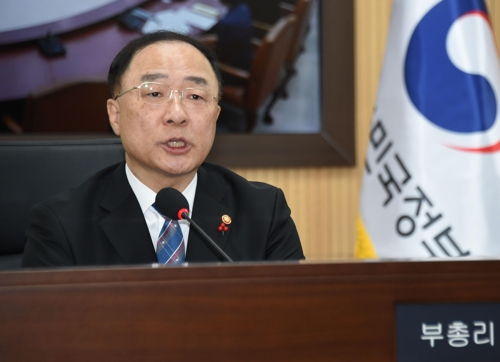 韩国副总理兼企划财政部长官洪楠基（韩联社）