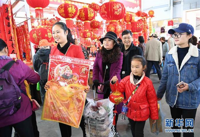 云南昆明：年货市场红红火火