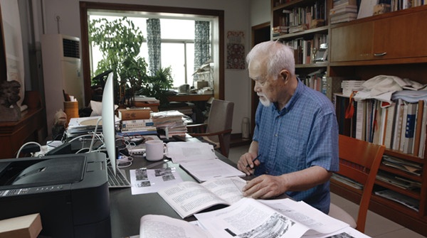 从事书籍设计已有55年的设计师宁成春