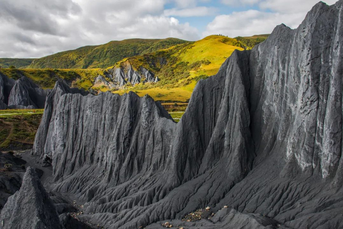 ▲ 墨石公园，如同奇幻电影中的“魔界”。摄影/李平安