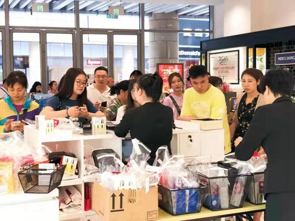 海口日月广场免税店与美兰机场免税店推出新年购物折扣优惠