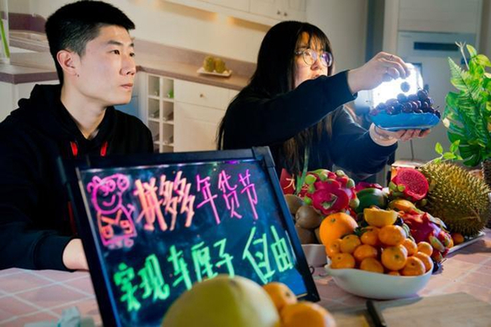 网上购买年货成为年轻人的首选。