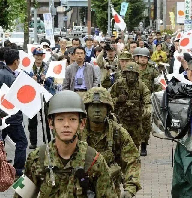 美国幡然醒悟，最大对手早已不是俄罗斯，此国已建造4艘准航母