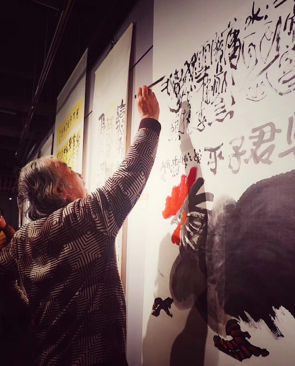 谢春彦在展览现场