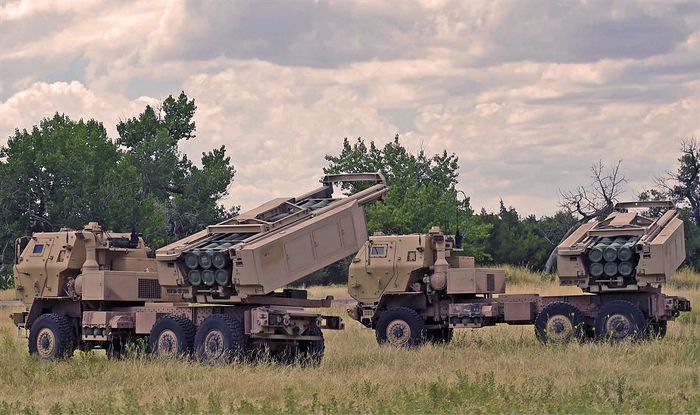  M142轮式自行火箭炮部署机动性非常优秀