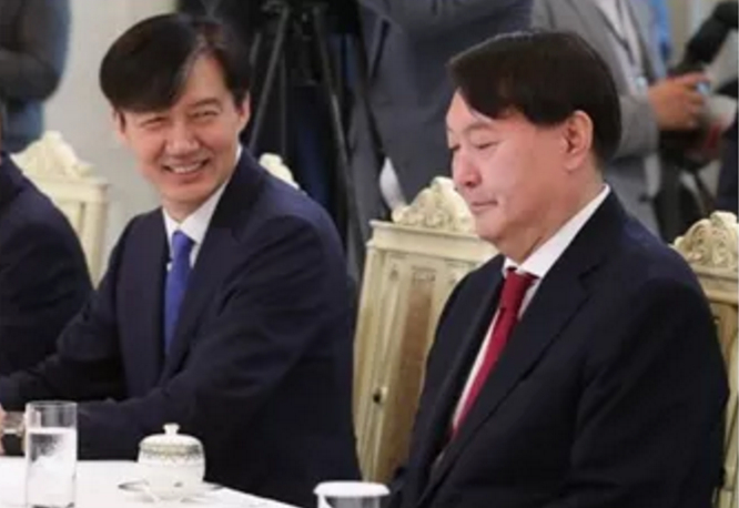 ·曹国（左）和尹锡悦