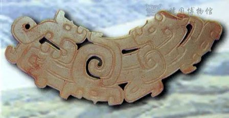 透雕玉璜虢国博物馆藏