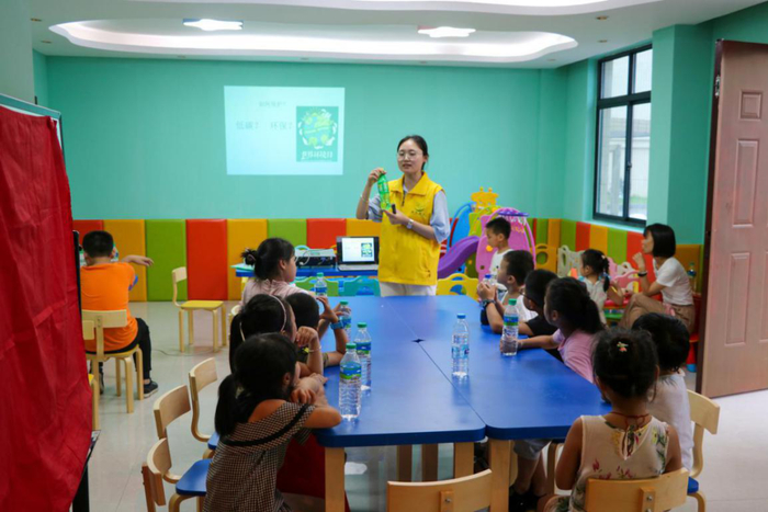 图为石城县铜锣湾安置点社区“四点半课堂”上课场景