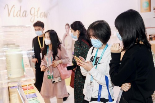 VidaGlow展台进博会现场