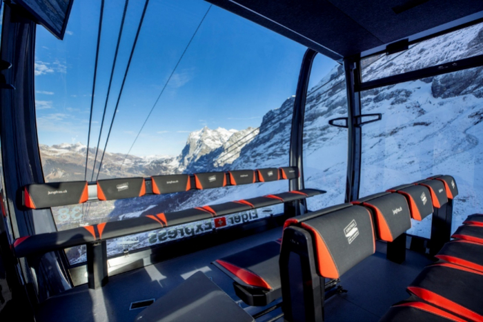 ▲ 艾格快线车厢内景