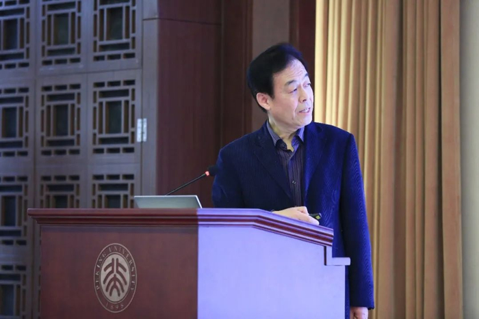 付志明展示北大中东研究有关活动图片