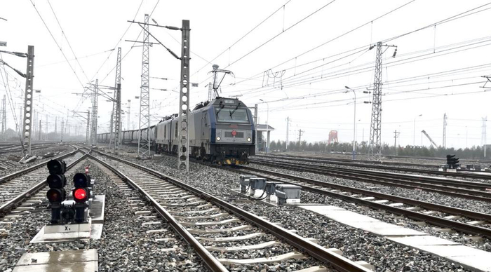 △班列驶入新筑车站&nbsp;
