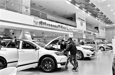  北青报记者随机调查了北京6家汽车品牌4S店发现，其中5家都在收取金融服务费 摄影/本报记者 王荣辉