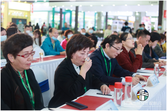 专家裁判品茶中