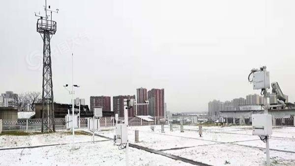 14日，长沙宁乡雪花飘洒 图片来源：中国天气网
