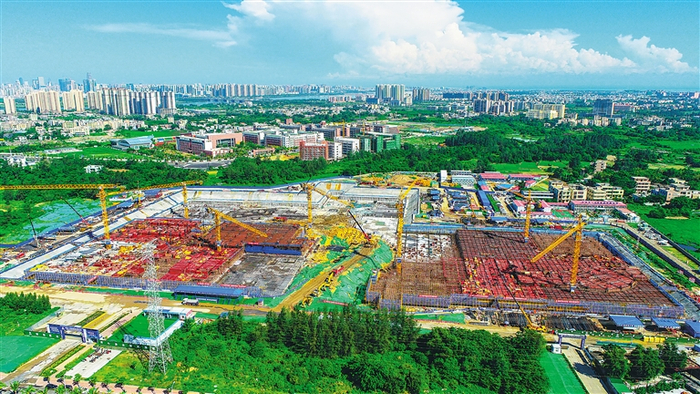 俯瞰建设中的海南省中医院新院区项目。高林 摄