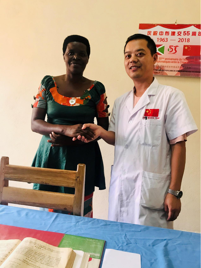 ▲2019年10月26日，患者女儿与杨利合影。