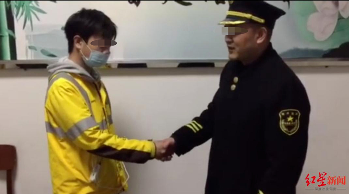 外卖员与保安道歉并和解