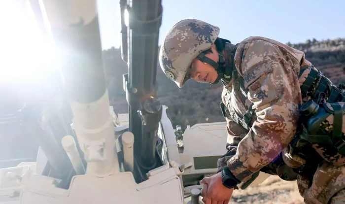 ▲在炮位上训练