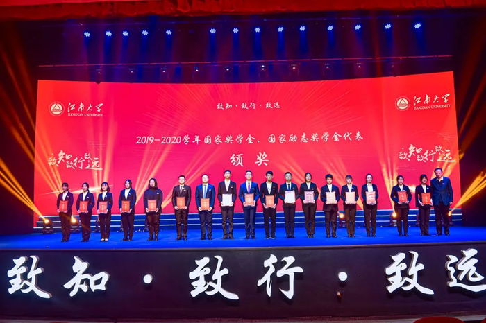 校党委书记朱庆葆