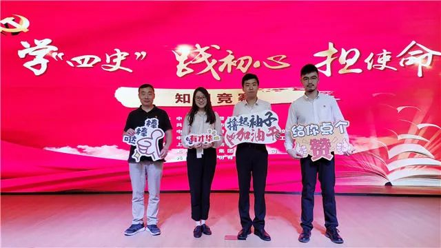 ▲ 赵炜瑜（右一）