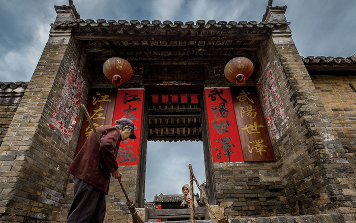 “武阳世泽 江左家风”对联。中共灵山县委宣传部供图