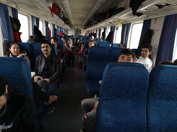 升级为空调车后的7556次列车，车厢内部环境舒适