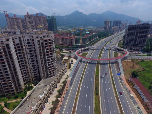 扩建中的肇庆大桥施工现场