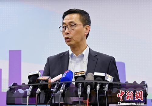 香港教育局局长：有责任慎重处理有损教师专业事件