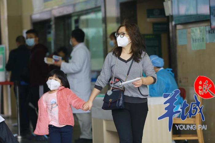 图集｜广州市民防范意识高，到院病人和家属多数戴口罩