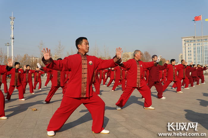 王其和太极拳展太极魅力，倡导全民健身。