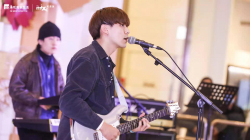 失眠少年乐队演出现场