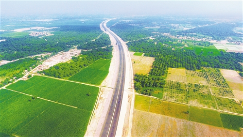  图为建成的巴基斯坦PKM高速公路（苏库尔—木尔坦段）。 施普皓供图