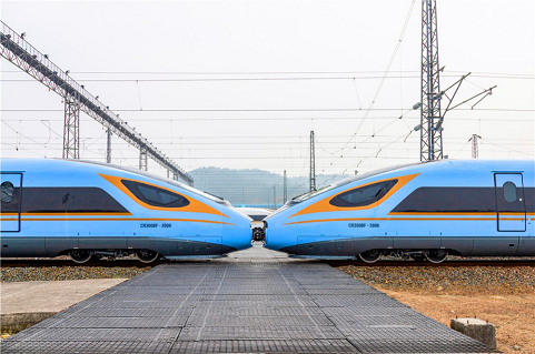 图为时速250公里CR300型复兴号动车组（资料图片）。