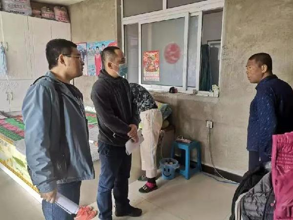 向村民了解详细情况