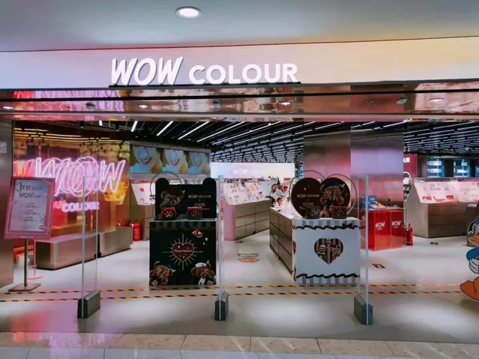 图：WOW COLOUR 北京中关村店（投中网实拍）