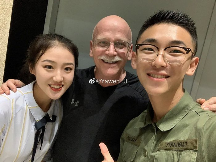 图|杨岱儒（最右）