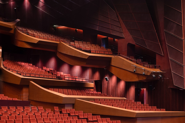 每一片“花瓣”上的座位都是独一无二的。