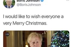 英首相约翰逊发表圣诞致辞 现场展示厚厚一摞脱欧协议