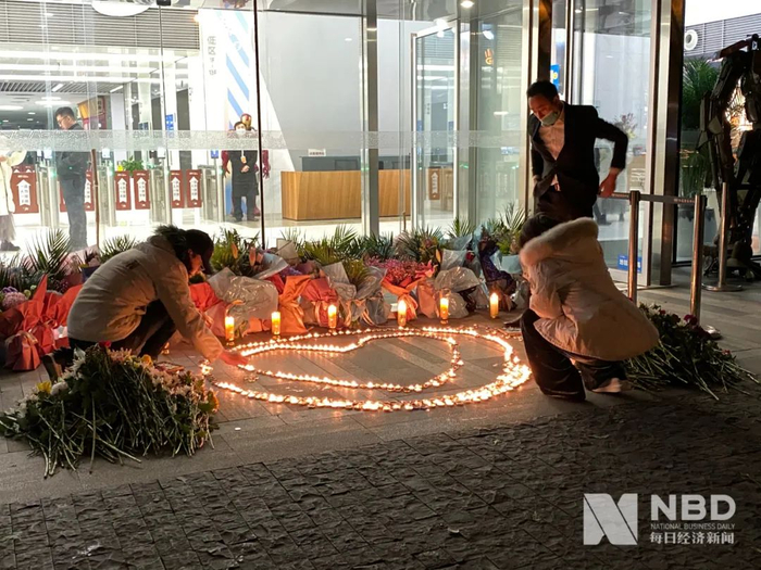 悼念现场 图片来源：每经记者 舒冬妮 摄