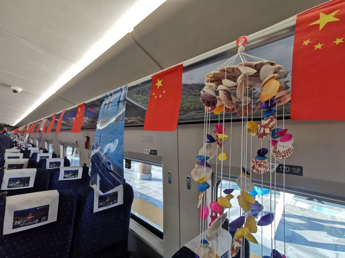 ▲ 平潭开往福州G5322次列车内饰