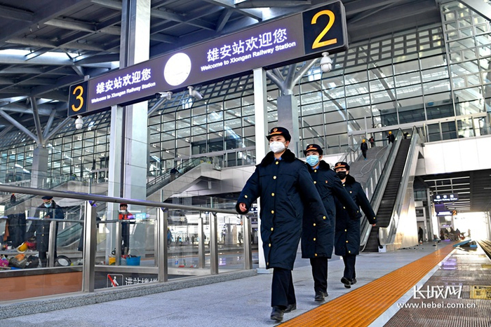 京雄城际铁路雄安站站台一角。