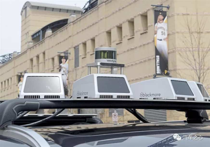 车顶安装了四个Blackmore 激光雷达