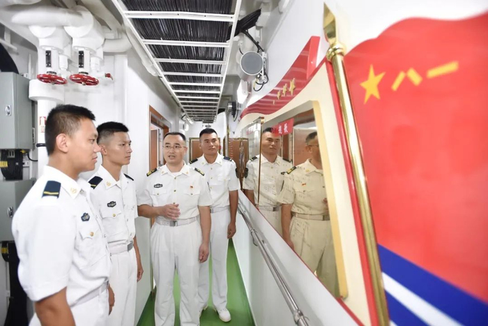 ▲为新同志讲述舰史